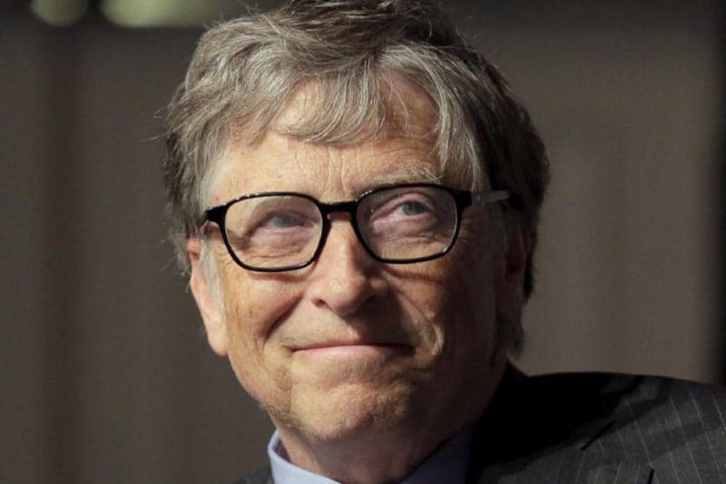 Microsoft co-founder Bill gates made an appearance in US TV Comedy Fransier. Bill Gates played himself on the radio fiction's 200th episode. He is seen taking calls from listeners at the studio of radio psychiatrist Dr Frasier Crane.
