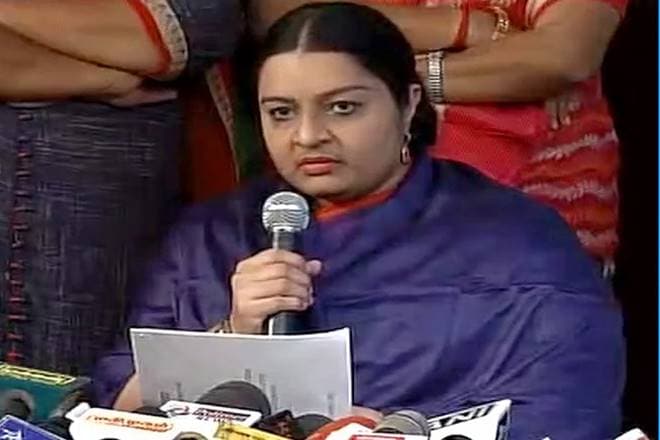 I-T raids at Poes Garden, Jayalalithaa, Jayalalithaa niece,  Deepa, VK Sasikala, O Panneerselvam, AIADMK, ttv Dinakaran,Jayakumar