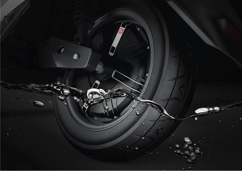 Twenty Two Motors have added disc brakes to both front and rear wheels. Disk brakes have been integrated with electronic braking system to ensure a smooth and quick halt.
