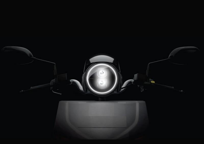 Flow electric scooter gets a round head lamp cluster with LEDs and it gives the scooter the retro look, similar to that of Vespa. The handle bars are wide enough for comfortable seating position. The indicator lights both at front and rear get LEDs.