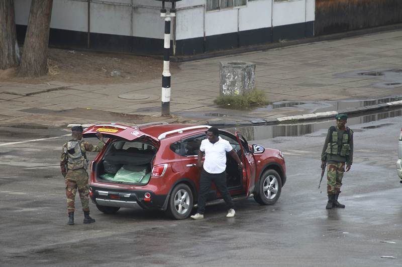 Zimbabwe, Zimbabwe military, Zimbabwe military coup, Zimbabwe crisis, Zimbabwe army, President Robert Mugabe, President mugabe, Zimbabwe under military, Major General Sibusiso Moyo, house arrest, Robert Mugabe house arrest, independence, Britain, world news
