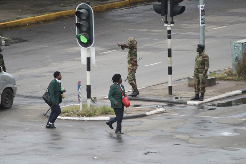 Zimbabwe, Zimbabwe military, Zimbabwe military coup, Zimbabwe crisis, Zimbabwe army, President Robert Mugabe, President mugabe, Zimbabwe under military, Major General Sibusiso Moyo, house arrest, Robert Mugabe house arrest, independence, Britain, world news