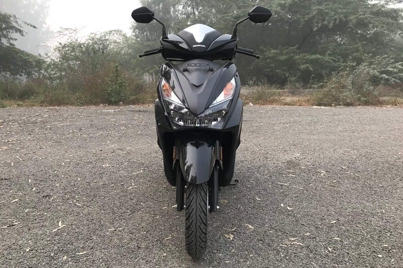 The Honda Grazia is also the first bike to get an LED headlamp, the entire design is themed on sharp edges and well accentuated lines!I It will run on the Activa's 125cc motor. What's even better is the Grazia's innovative storage spaces like the Small glove box opposite the Key fob that has a mobile charging spot and a mobile holder!