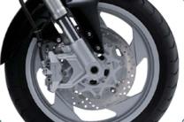 Race-inspired radial mounted four piston front calipers and 310mm front brake rotors. The rear brake system includes a dual piston caliper and 275mm rear disc, providing the M1800R with impressive stopping power.