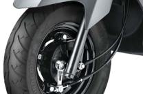 Suzuki Let's gets telescopic front suspension and tubeless tyres that increases the overall stability of the scooter offering better control and comfortable ride even on potholes.
