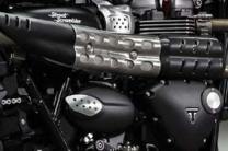 900 cc high-torque Bonneville engine