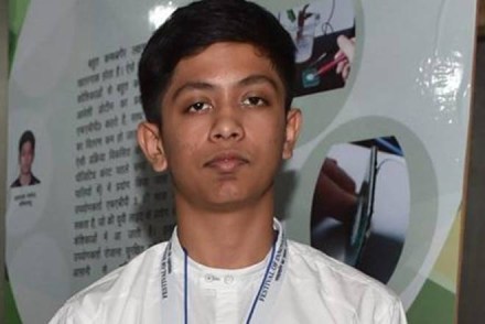 Manoj, who was awarded a gold medal by the President, also stayed at Rashtrapati Bhavan as a guest under "Innovation Scholars In-Residence Programme". Manoj, who was awarded a gold medal by the President, also stayed at Rashtrapati Bhavan as a guest under "Innovation Scholars In-Residence Programme".