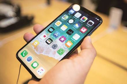 Apple market cap tops $900 billion for first time but it is not the first company to do so Apple market cap tops $900 billion for first time but it is not the first company to do so