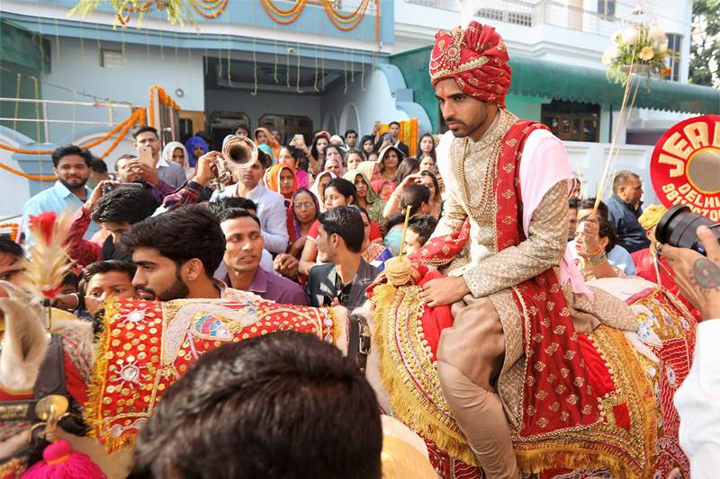 The marriage procession took place at the Ghudchadhi ceremony. It was a pure traditional wedding. Kumar was taken to the wedding hall on a horse.(PTI)