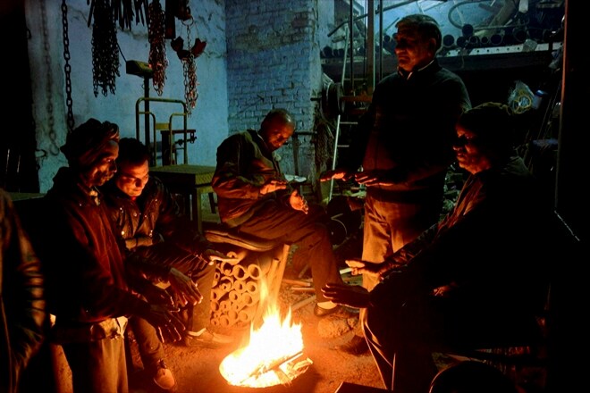 cold wave, cold wave in delhi, temperature dips in delhi, Delhi winters, delhi trains cancelled, train rescheduled, trains schedule, railway schedule