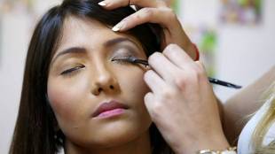 Suwin Kraibhubes, Beauty Community Pcl, Asian Financial crisis, China, Beauty stock