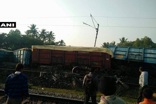 goods train, goods train derail, derailment, train derails, train goes off track, coal train, coal goods train