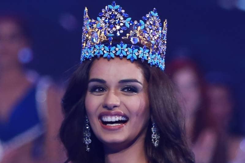 Chhillar was presented the crown by Stephanie Del Valle, the last year's Miss World winner from Puerto Rico. (Photo courtesy: Miss World official website)