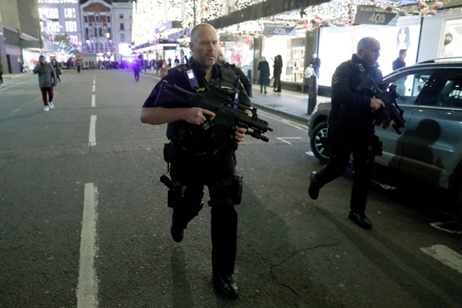 Shooting in London Oxford Circus station, london, london police, Oxford Street, latest news on shooting in london oxford, Oxford Circus tube station Shooting in London Oxford Circus station, london, london police, Oxford Street, latest news on shooting in london oxford, Oxford Circus tube station