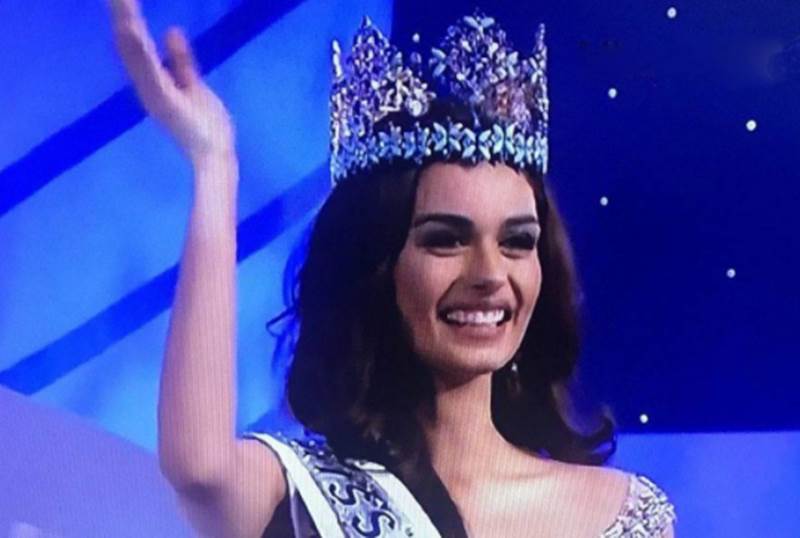 miss world 2017, manushi chillar wins miss miss world 2017, manushi chillar bags miss world crown, haryana manushi chillar, miss world pageant winner 2017, femina miss india 2017 winner, manushi chillar wins femina india 2017, Miss World 2016 winner Puerto Rico Stephanie Del