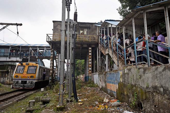 Elphinstone bridge collapse, Elphinstone bridge collapse tragedy, Bailey bridge, indian army, Elphinstone Road, Western Railway, Railways, Dadar-end bridge at Parel station, India Bulls