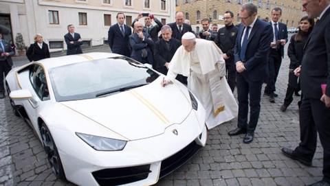 Lamborghini Huracan presented to Pope Francis, to be auctioned for charity