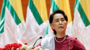 Aung San Suu Kyi, Myanmar, Rakhine, Rohingya Muslim minority, Bangladesh, Maungdaw