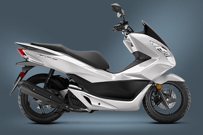 Honda PCX Electric and PCX Hybrid: Honda Motorcycle and Scooter (HMSI) will soon launch its new PCX of electric and hybrid scooters in India. The new PCX scooter was first showcased at the 2014 Auto Expo and is expected to be launched in the country by next year with a likely price tag of about Rs 85,000 (ex-showroom). The PCX will likely be available in two versions - the PCX Electric and PCX Hybrid. The PCX is already available in international markets and the company also showcased the scooter at the 2017 Tokyo Motor Show.