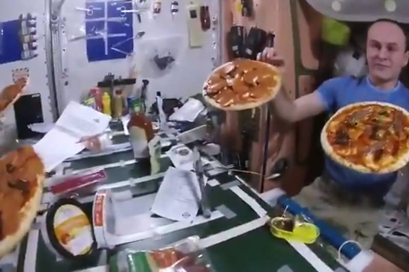 Astronauts, International Space Station, pizza party, pizza in space, space station, eat pizza, pizza lovers, pizza in space station, astronauts eat pizza, NASA, Randy Bresnik, world news, NASA photos
