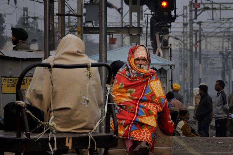 delhi cold, cold wave, cold wave in delhi, winter season, fog, snowfall, delhi temperature, trains cancelled, trains delayed, north india, latest news