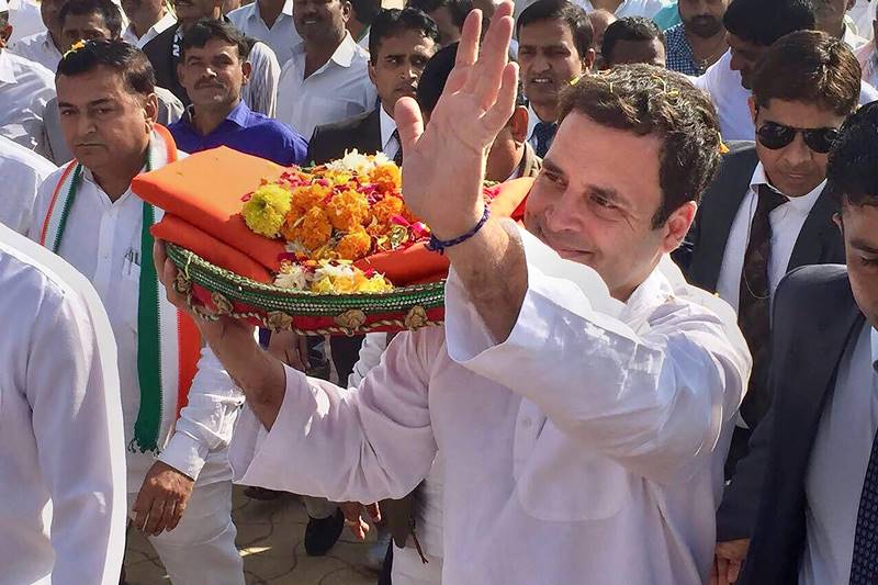 Rahul Gandhi, Congress president Rahul Gandhi, Congress chief Rahul Gandhi, Congress, rahul gandhi offers prayers at Somnath temple, Gujarat, rahul gandhi in gujarat, india news