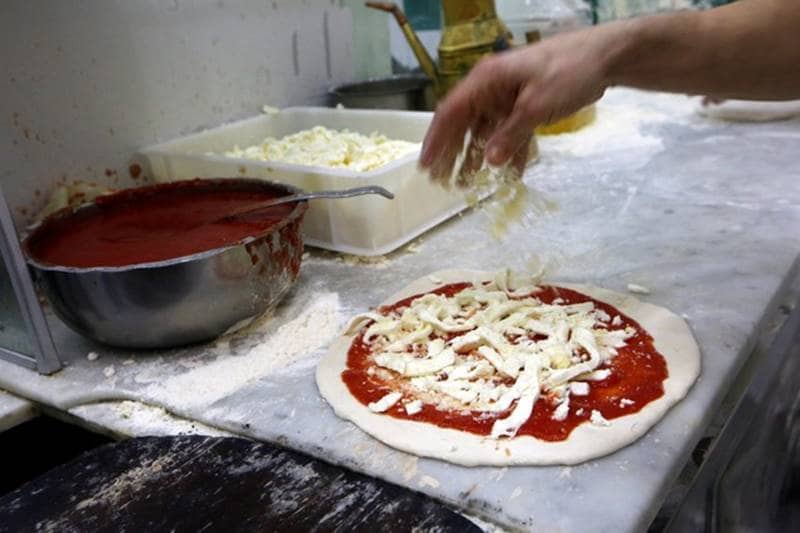 pizza, Naples pizza, Italy pizza, pizza eating, pizza lover, pizza twirling, UNESCO, intangible heritage, heritage status, best food, italian food, italy food, food in italy, pizza in italy, where to eat Naples pizza, best pizza in world