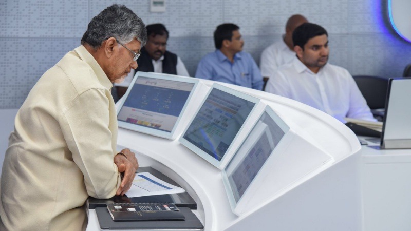 3) CM Naidu can be seen analysing the slide.