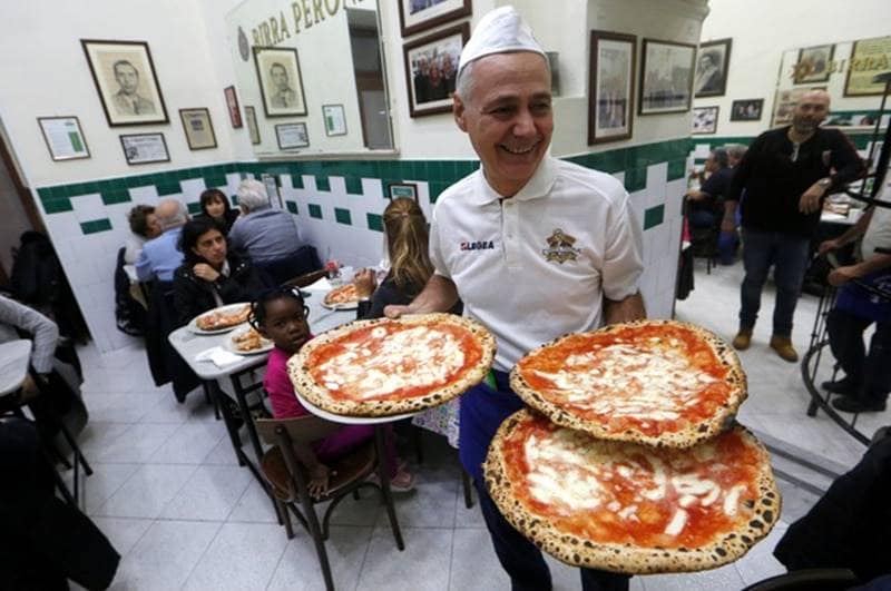 pizza, Naples pizza, Italy pizza, pizza eating, pizza lover, pizza twirling, UNESCO, intangible heritage, heritage status, best food, italian food, italy food, food in italy, pizza in italy, where to eat Naples pizza, best pizza in world