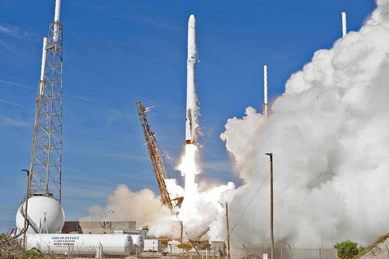 spaceX, SpaceX launches recycled rocket, spaceX launches recycled spaceship, california, spaceX elon musk, NASA spaceX, recycled Dragon spacecraft, Falcon 9 rocket