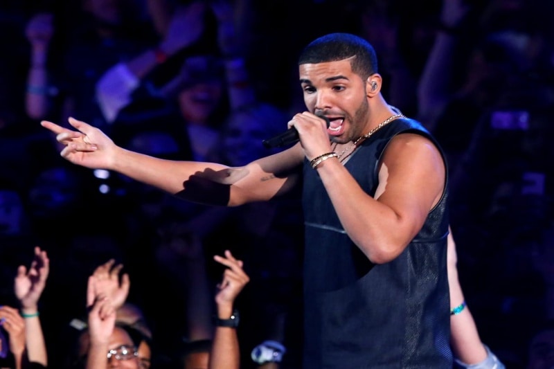 3) Drake ($94 million)- The mind behind hits like Hotline Bling and Headlines, Drake is world’s most-streamed artist over the past 12 months. The Canadian hip-hop singer has been making the bulk of his money on the road during his Boy Meets World Tour. This does not end here. He also collects checks from Apple, Sprite and Nike. (Reuters)