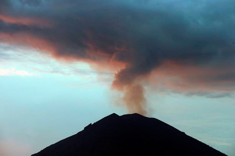 Mount Agung bali, Mount Agung live, Mount Agung volcano eruption, agung volcano, agung mountain, volcano in bali, Mount Agung volcano erupts in Karangasem, Mount Agung volcano, Karangasem, bali, Indonesia, Mount Agung latest