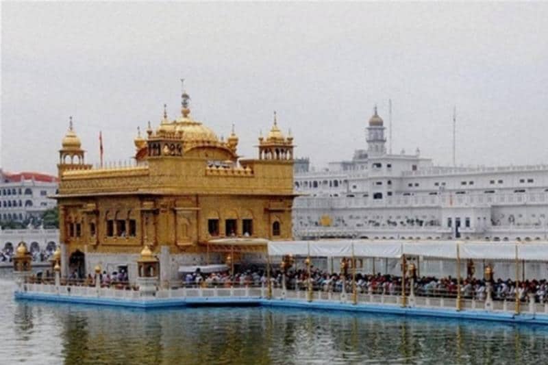 Most Instagrammed Indian locations of 2017, Marine Drive, Connaught Place, Taj Mahal, Calangute Beach, India Gate, Golden Temple, Baga Beach, Hauz Khas Village, Nandi Hills, Qutub Minar,