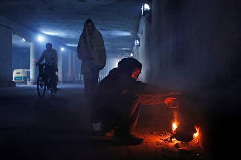 delhi cold, cold wave, cold wave in delhi, winter season, fog, snowfall, delhi temperature, trains cancelled, trains delayed, north india, latest news