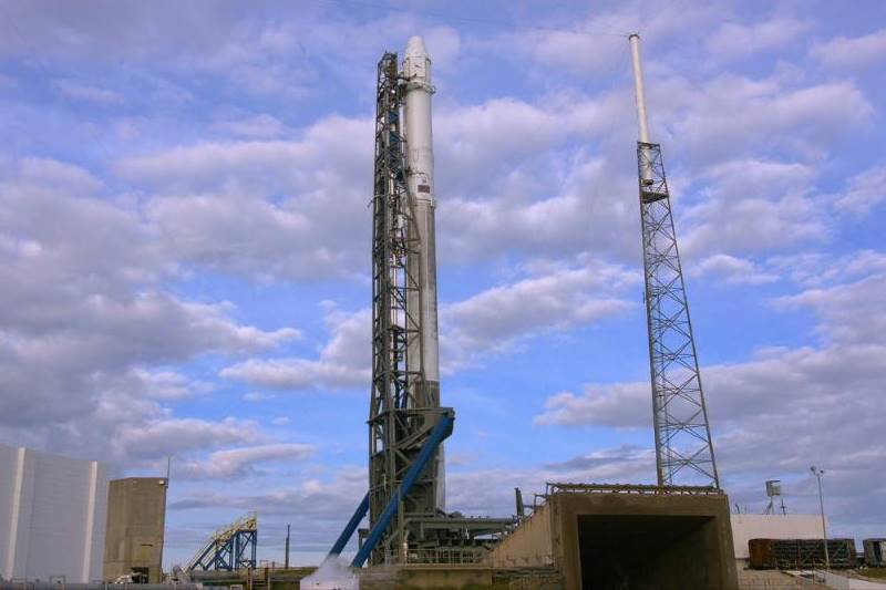 spaceX, SpaceX launches recycled rocket, spaceX launches recycled spaceship, california, spaceX elon musk, NASA spaceX, recycled Dragon spacecraft, Falcon 9 rocket
