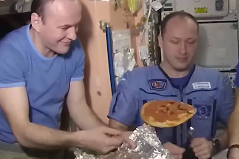 Astronauts, International Space Station, pizza party, pizza in space, space station, eat pizza, pizza lovers, pizza in space station, astronauts eat pizza, NASA, Randy Bresnik, world news, NASA photos