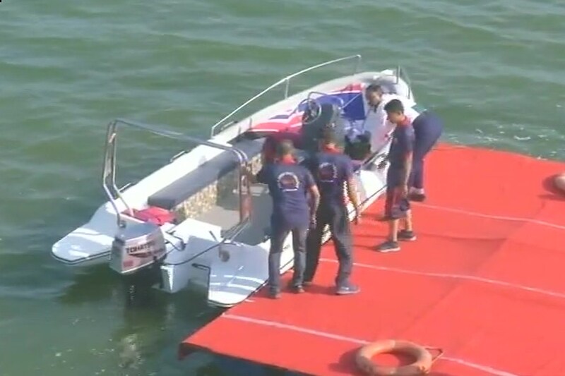 Narendra Modi seaplane flight, seaplane, seaplane in india, PM modi, amphibious aircraft, sabarmati riverfront, gujarat polls, gujarat polls dates, gujarat results, rahul gandhi