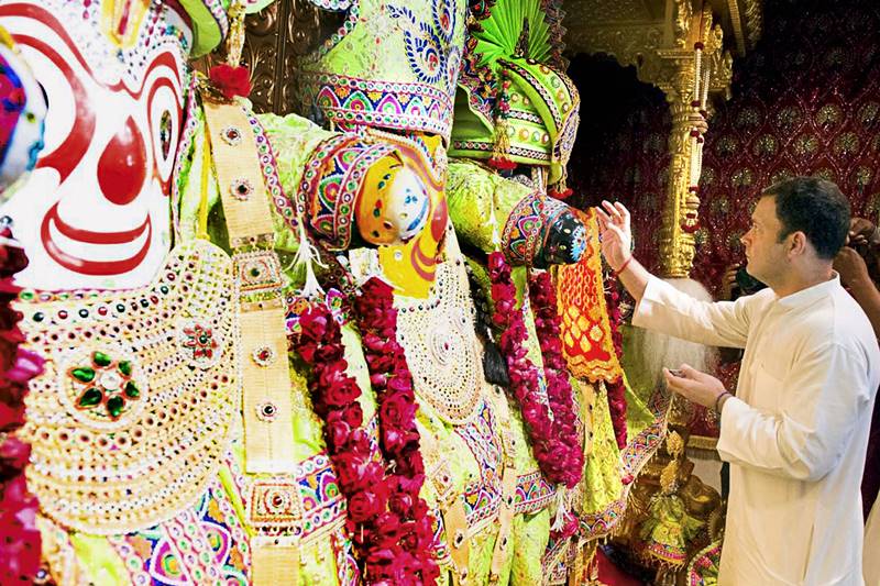 rahul gandhi, rahul in gujarat, gujarat polls 2017, gujarat elections 2017, Rahul visits Jagannath Temple, Rahul gandhi visits Jagannath Temple, Jagannath Temple, Jagannath Temple in ahmedabad