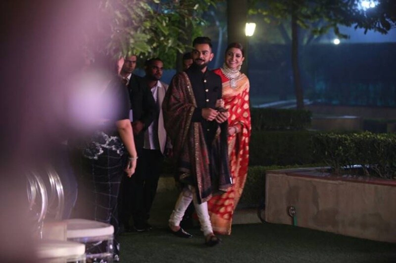 3) Virat Kohli and Anushka Sharma also walked hand-in-hand on the lawn. (IE)