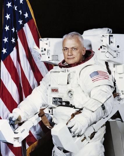NASA, Astronaut Bruce McCandless, NASA Astronaut Bruce McCandless, Bruce McCandless, Astronaut, Bruce McCandless dies, Bruce McCandless dead, who is Bruce McCandless, nasa pictures, nasa images, nasa photos, world news
