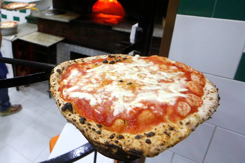 pizza, Naples pizza, Italy pizza, pizza eating, pizza lover, pizza twirling, UNESCO, intangible heritage, heritage status, best food, italian food, italy food, food in italy, pizza in italy, where to eat Naples pizza, best pizza in world