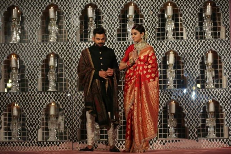 5) Anushka showed that she is the traditional Indian bride. She welcomed everyone with both her hands folded in ‘Namaste’. (IE)