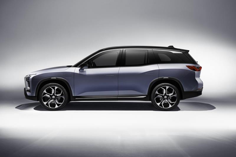 Nio ES8 gets front and rear motors with all-wheel drive, active air suspension on all trims and an all-aluminum body and chassis that has helped the company to reduce the over all weight of the SUV. The SUV measures over 5 meters in length, about 2 meters in width and stands tall over 3 meters.