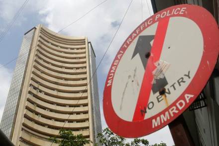 Sensex slips from 33,900, Nifty closes below 10,500 again; metal, real estate stocks shine
