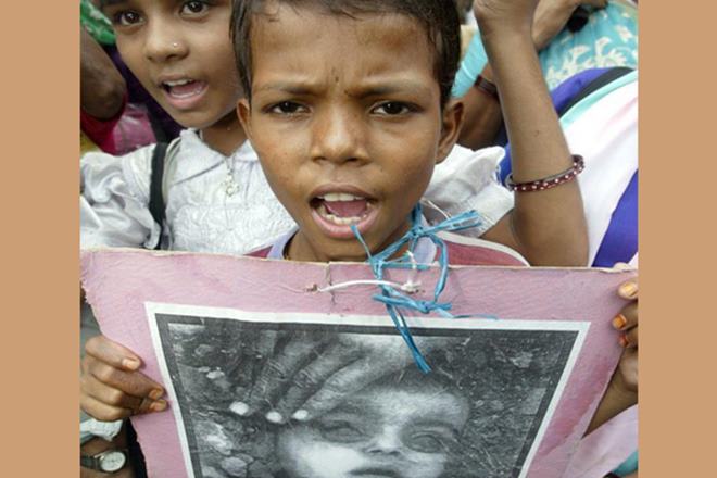 Bhopal gas tragedy, protest over bhopal gas tragedy, bhopal gas tragedy protest, bhopal gas tragedy date