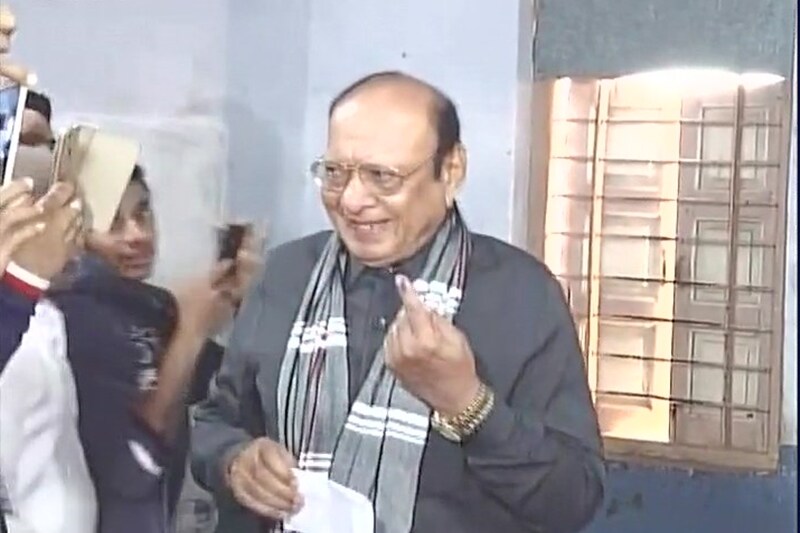 Former Gujarat Chief Minister Shankersinh Vaghela cast his vote in Gandhinagar's Vasan village. (Source: ANI)