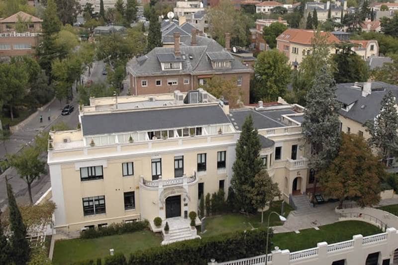Best Business Schools, Best Business Schools 2017, Best International Business Schools, IIM, best B-schools, best international B-schools, INSEAD, United Kingdom, London Business School, Navarra, IESE, spain, Indian Institute of management, Saïd Business School, University of Oxford, IMD, Switzerland, Cambridge, SDA Bocconi, Italy, ESADE, HEC Paris, France, education news