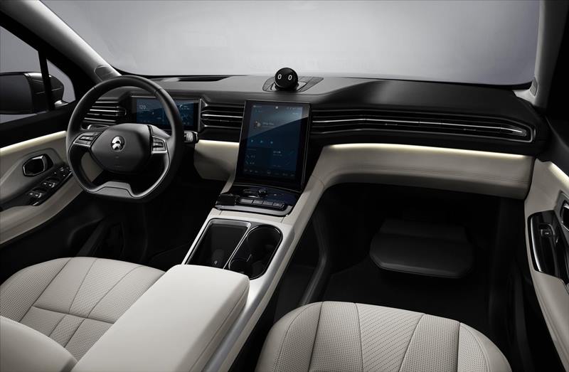 Interiors of Nio ES8 SUV is spacious and gives a sense of luxury and high-tech features. It gets black-beige finish with flat-bottomed steering wheel and features a large infotainment system that looks like an i-Pad. The SUV is likely to get massage seats on the top-variants.