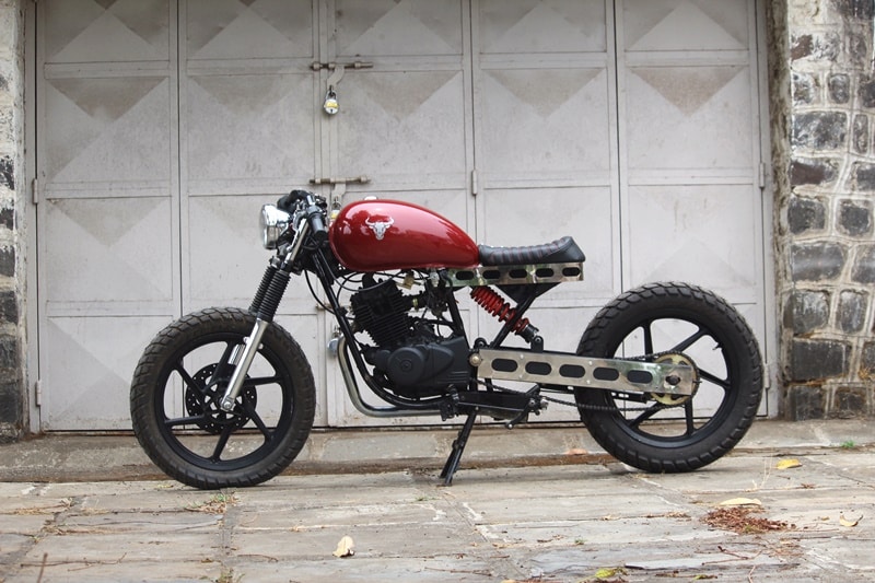 A very neat custom job indeed, carried out by Kohlapur-based Furiors Customs, has led to a Bajaj Pulsar 150 being transformed into a cafe tracker. Nothing from the original styling is left from Pulsar 150, the bike has knobby tyres for dirt riding and lowered handlebar for better control. The swingarm has been custom built and rear wheel is in full view, that adds to it sporty appeal. The engine is same 150cc unit but the exhaust is a custom one. (Image: Furious Customs/Facebook)