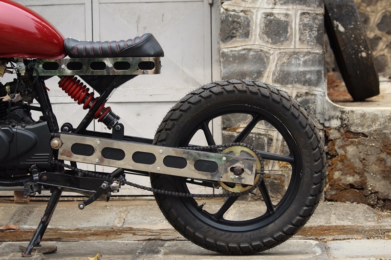 Power on this cafe tracker will come from the 149 cc single-cylinder, air-cooled Pulsar engine that produces 15 bhp at 9,000 rpm and 12 Nm at 6,500 rpm. The exhaust too has been replaced with a custom, which hopefully makes a better noise.